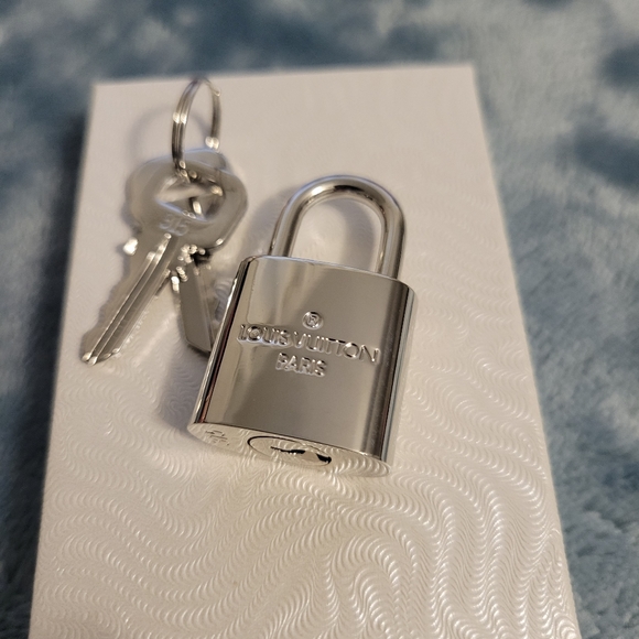 Authentic Louis Vuitton Silvertone Padlock & 2 Keys - Picture 8 of 11